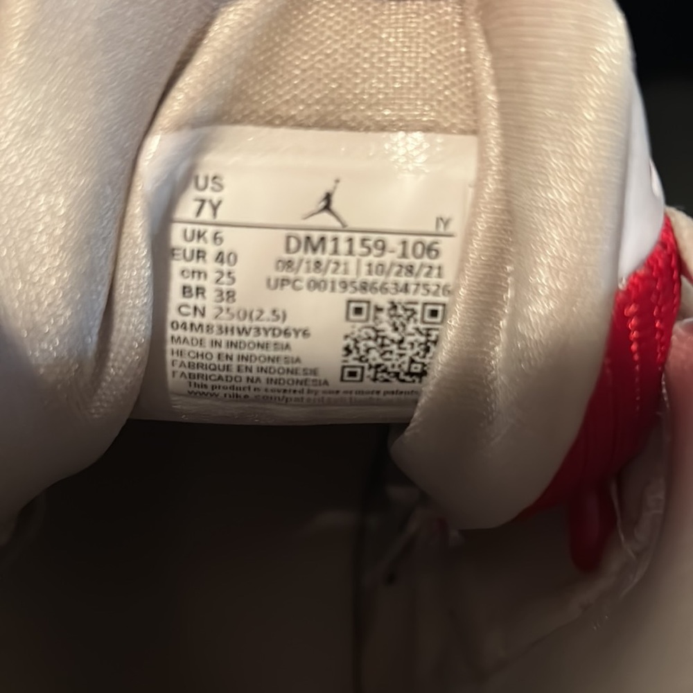 Air Jordan White Fire Reds - Picture 2 of 4